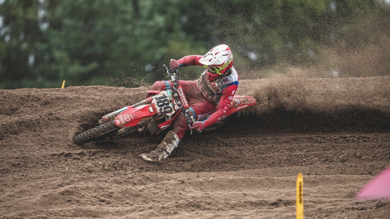 Pauls Jonass op het podium in MXGP Lommel